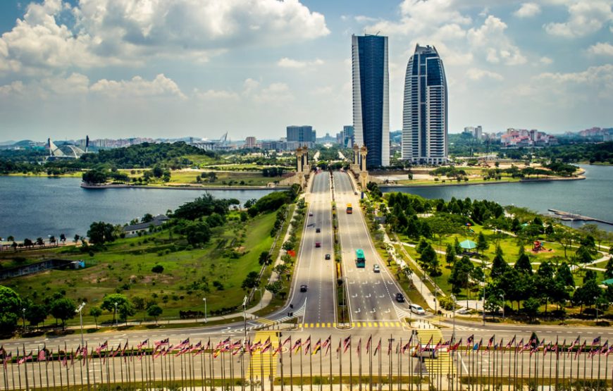 Putrajaya Tour with Traditional Boat Cruise