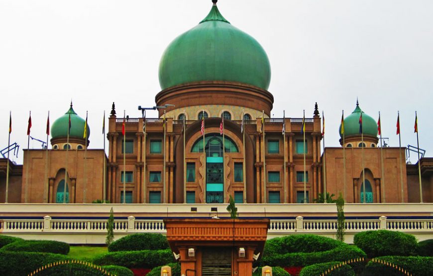 Urban Putrajaya Tour with Traditional Boat Cruise – Private Tour